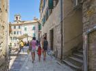 נמכר : Space for shop in Kotor, Old Town on crowded street